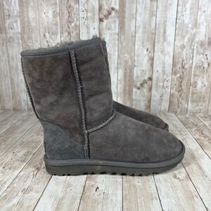 UGG Classic Short Gray Sheepskin Winter Boots Cozy Comfort Women's Size 6